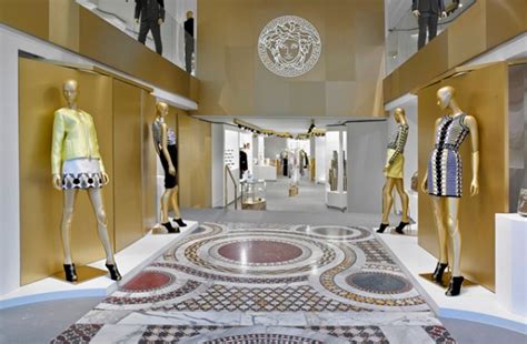 versace paseo de gracia|Versace regresa a Barcelona a lo grande : Passeig de Gràcia.